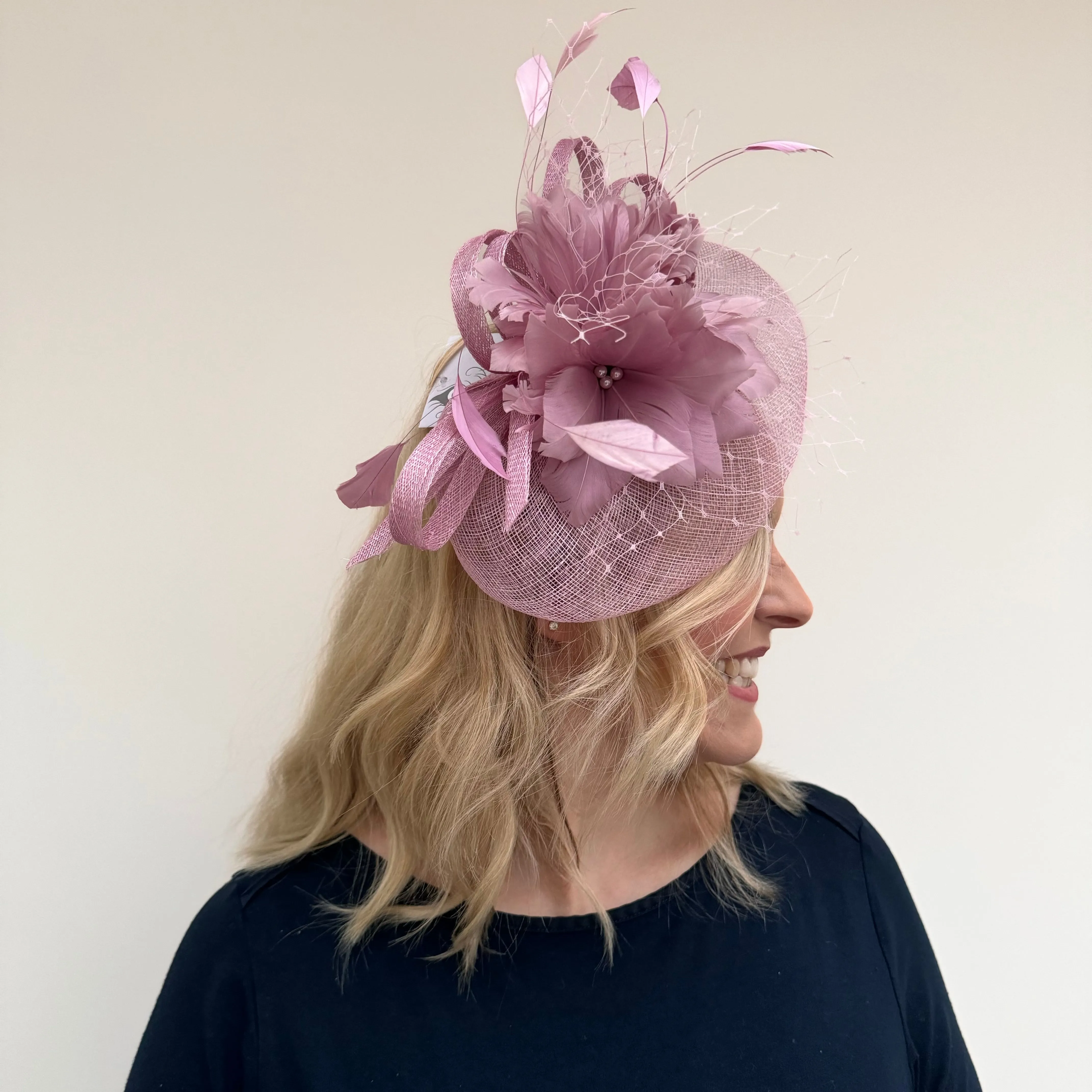 JBees JB18/040 Fascinator with net in Pinks