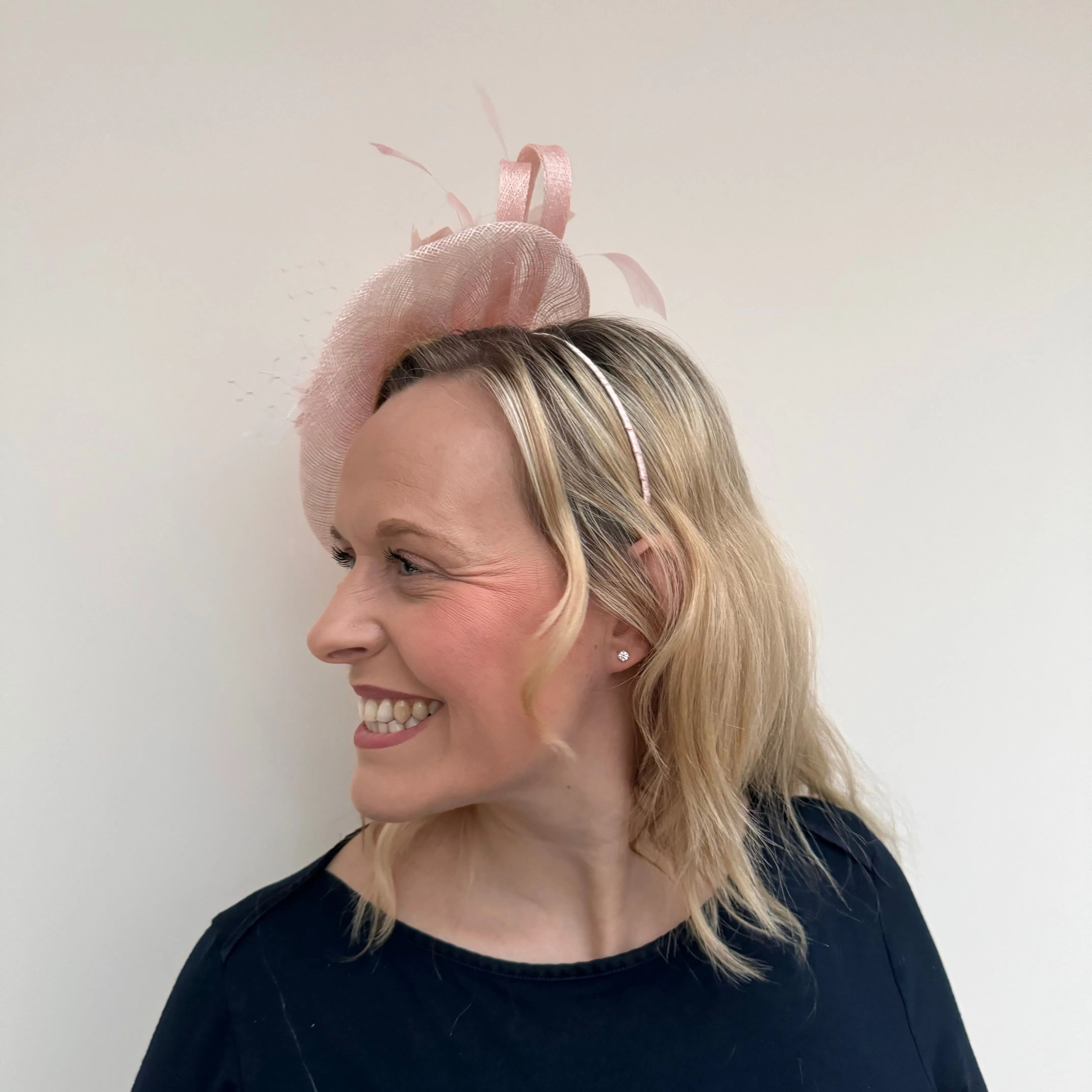 JBees JB18/040 Fascinator with net in Pinks