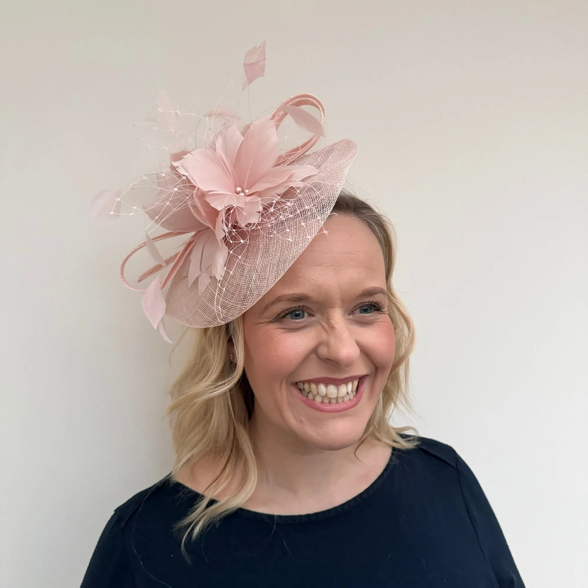 JBees JB18/040 Fascinator with net in Pinks