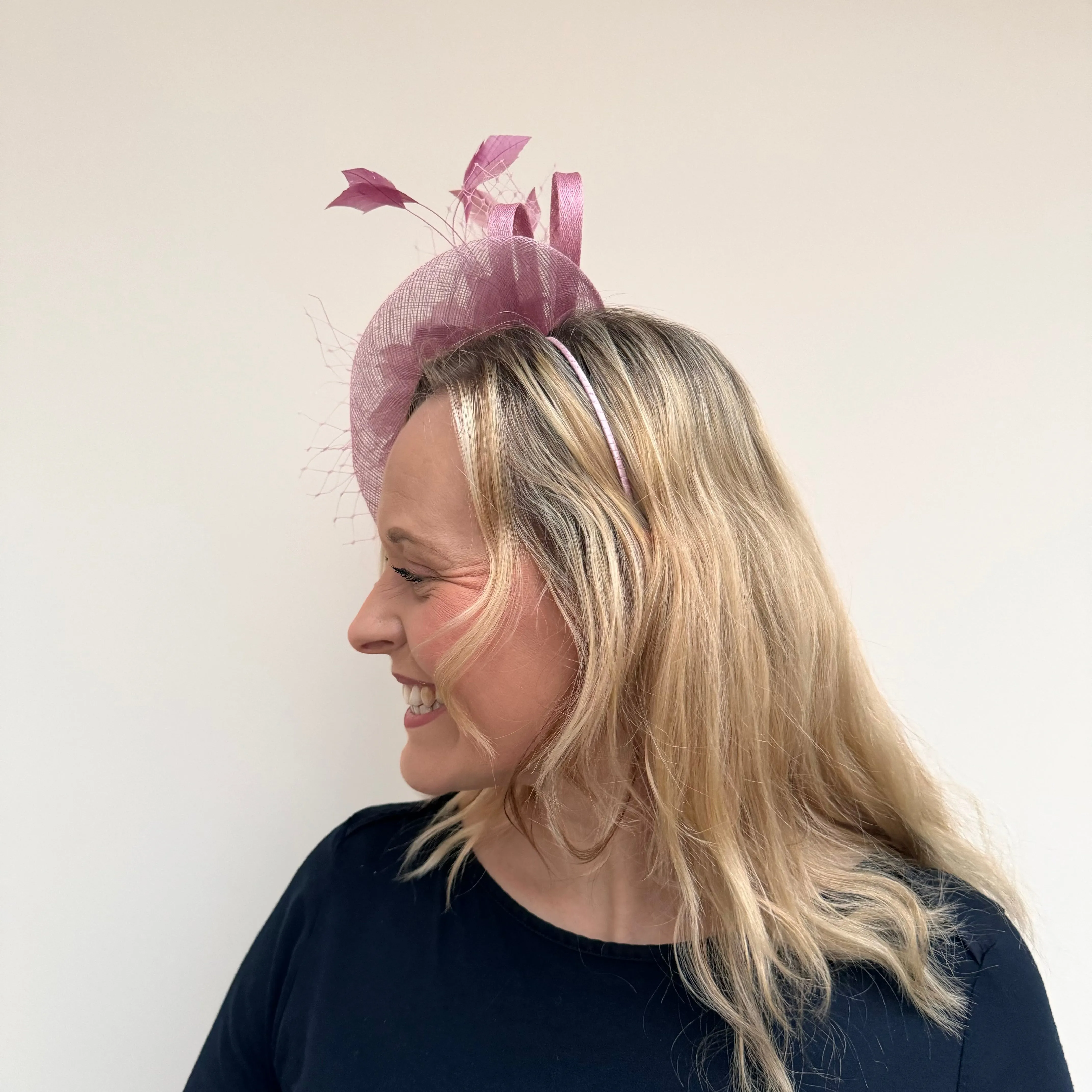 JBees JB18/040 Fascinator with net in Pinks