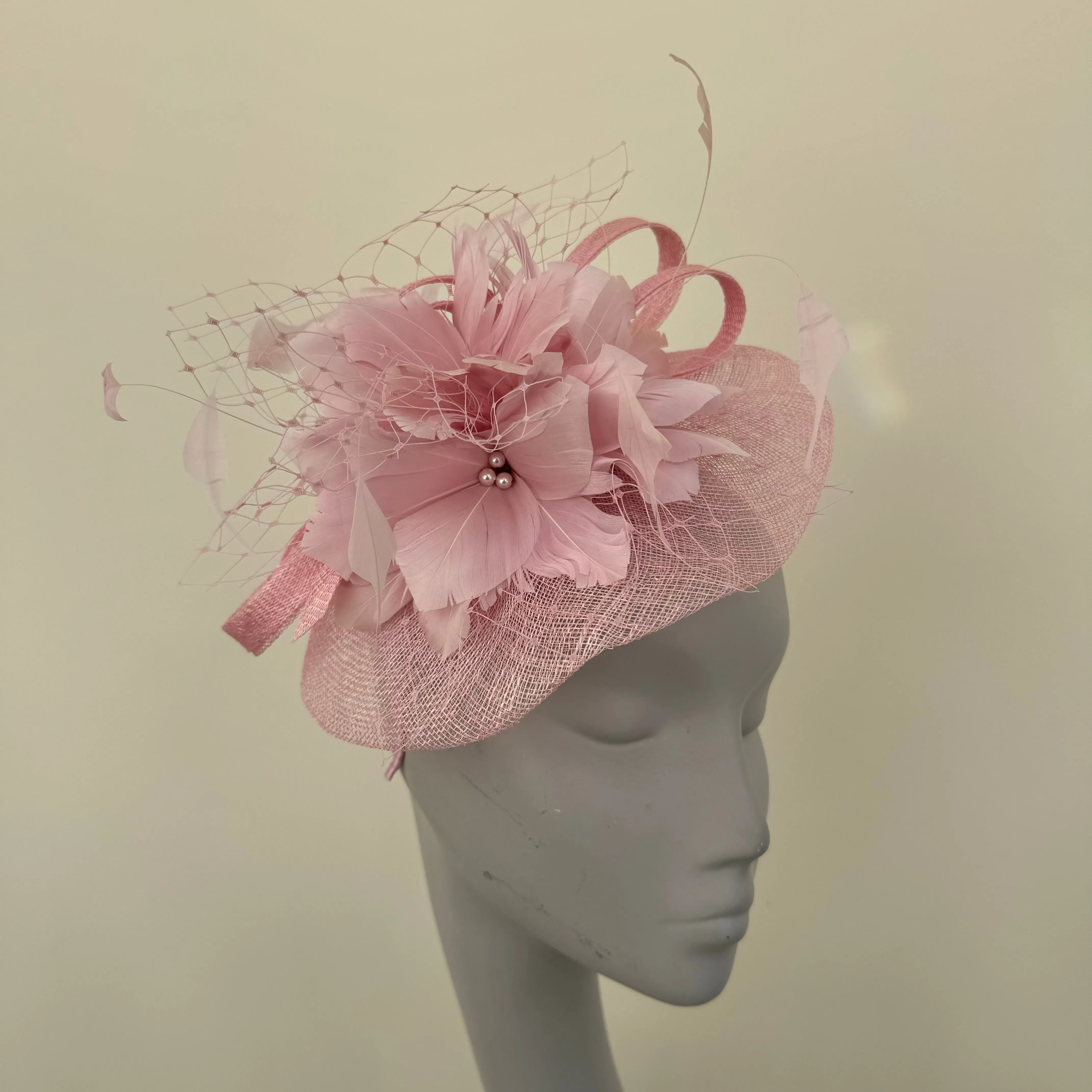 JBees JB18/040 Fascinator with net in Pinks